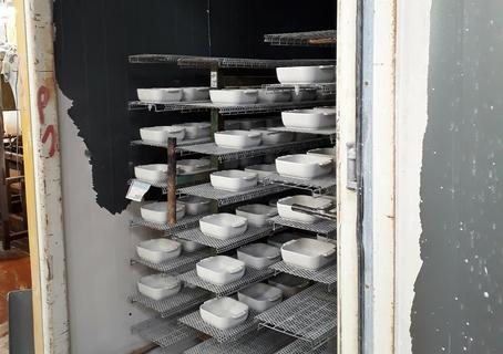 Die Herstellung der Auflaufformen von Peugeot: Blick hinter die Kulissen einer Keramik Made in France - Peugeot Saveurs