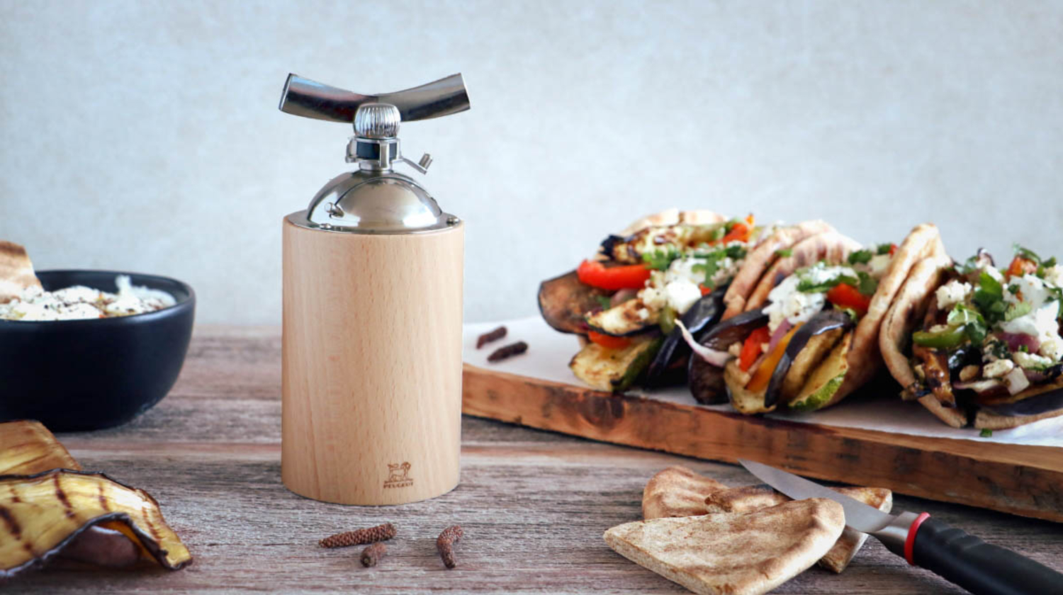Pita-Brote mit gegrilltem Gemüse und Kreuzkümmel-Joghurtsauce - Peugeot Saveurs
