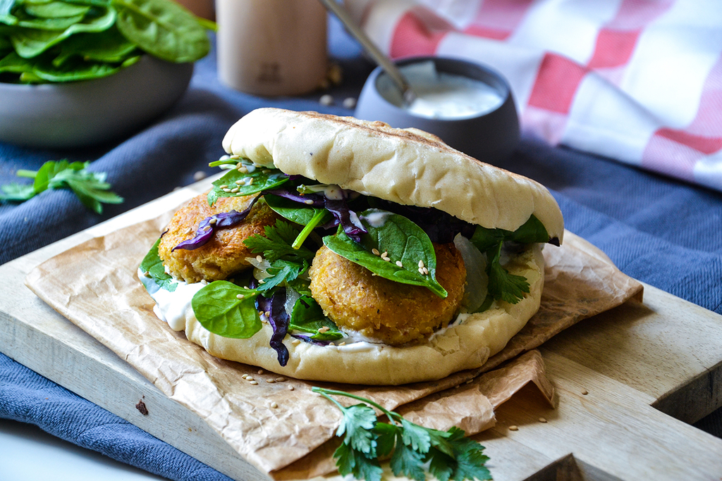 Hausgemachte Pita-Brote mit Falafel
