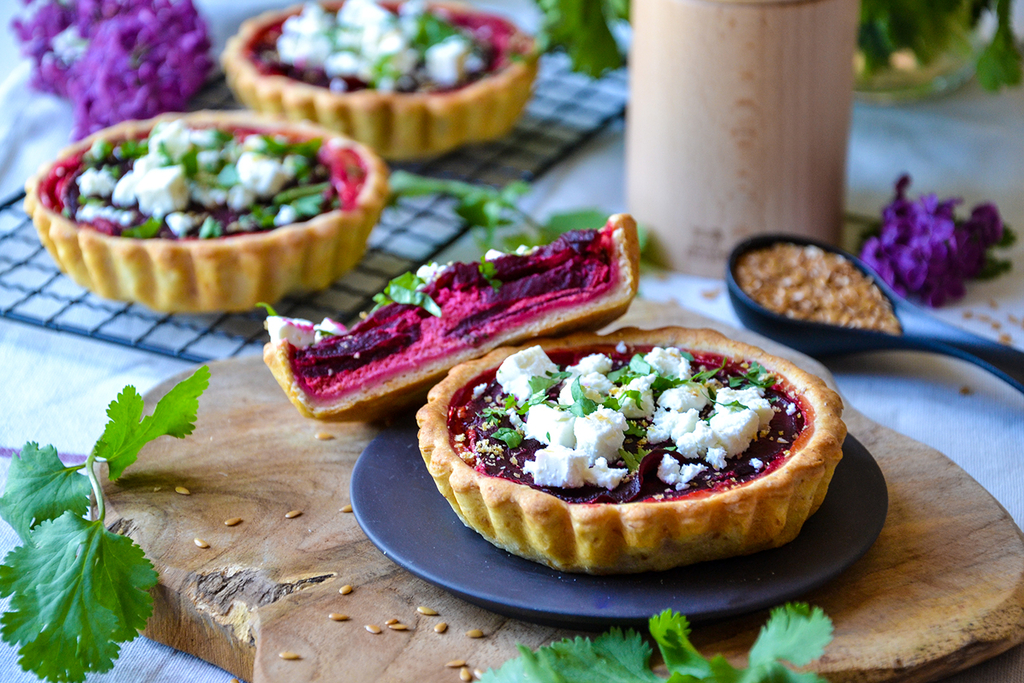 Tartelettes mit Rote Bete, Ziegenkäse, Feta und Leinsamen