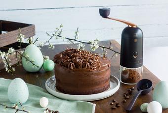 Schichtkuchen mit Schokolade und Kaffee