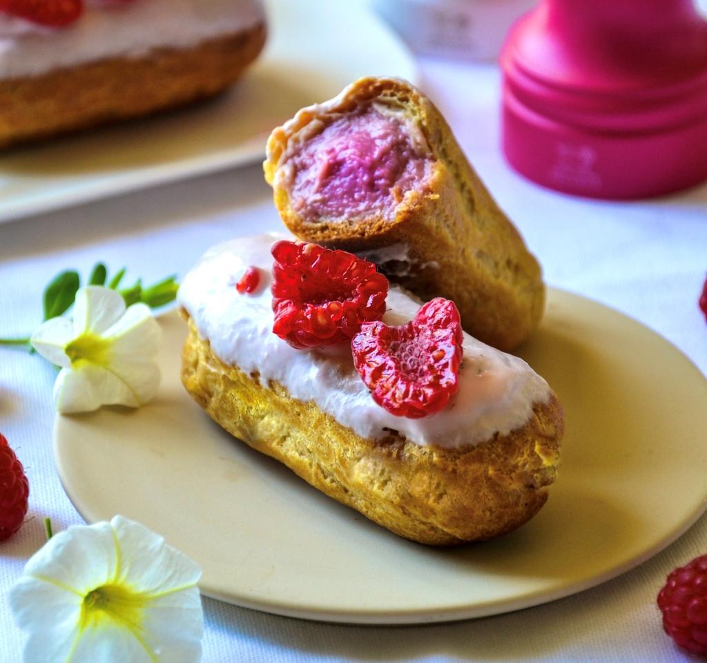 Himbeer-Sichuan-Pfeffer-Mini-Eclairs ohne Butter