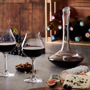 Welche Weinaccessoires schenkt man einem Weinliebhaber?
