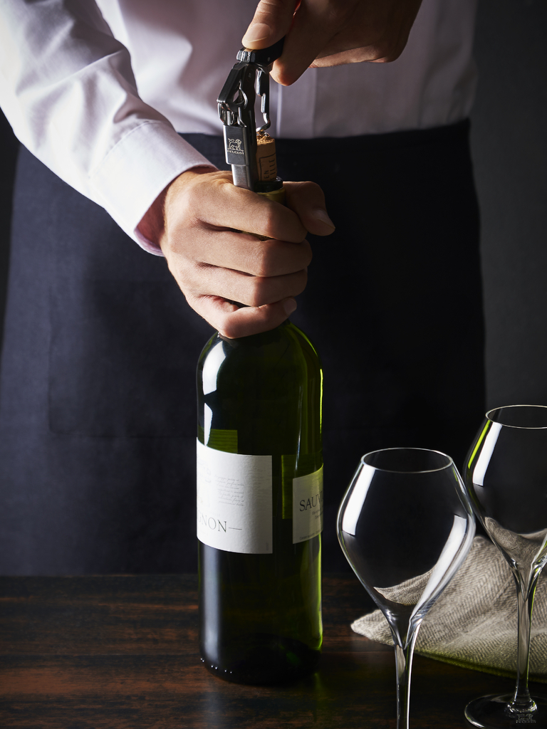 Wie benutze ich ein Sommeliermesser?
