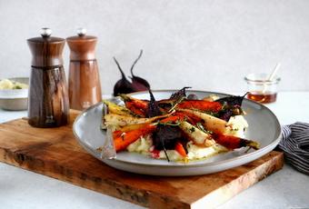 Gebratenes Wurzelgemüse mit Ahornsirup und Pastinakenpüree
