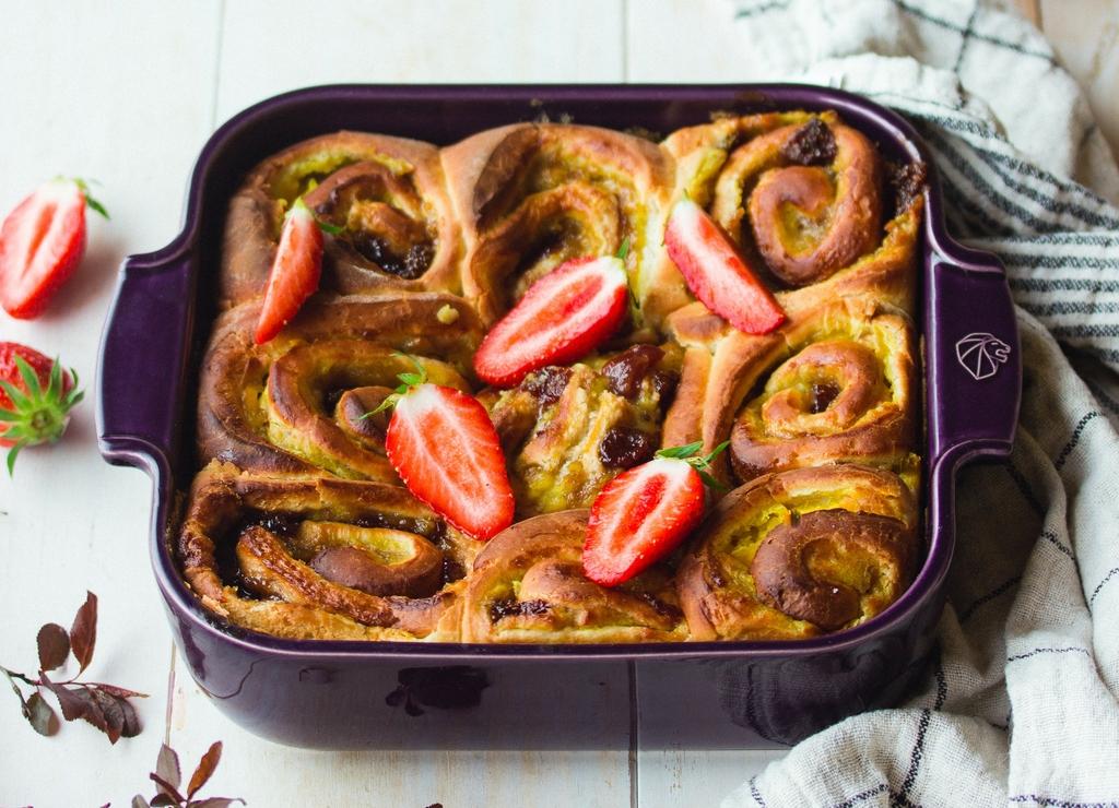 Kardamom-Brioche mit Erdbeeren - Peugeot Saveurs