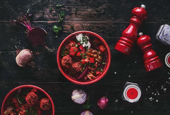 Rote Beete Eintopf mit Hackbällchen