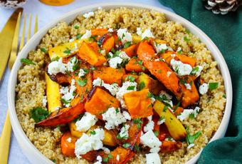 Quinoa mit geröstetem Gemüse und Feta