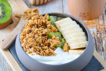 Müsli mit Leinsamen und Haselnüssen