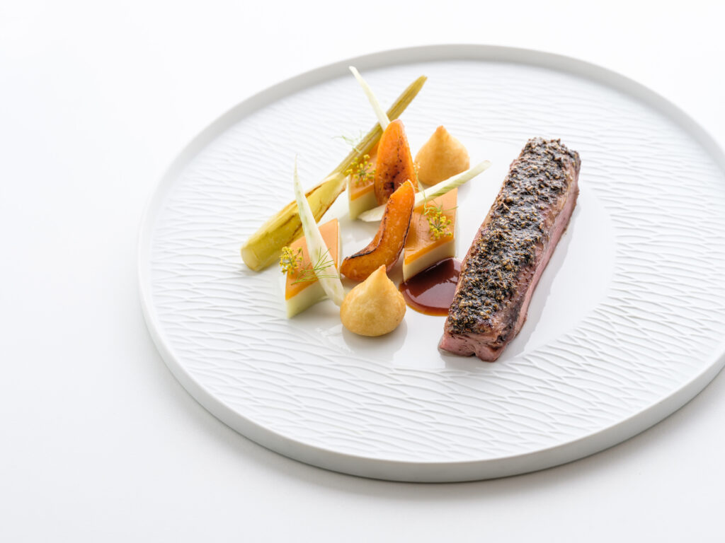 Entenbrust mit Fenchel und Aprikose, süßsaure Sauce mit Oabaki und Mango
