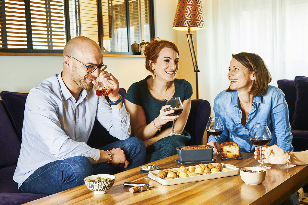 APPOLIA Plaque Mignardise 60701 + terrine 60442 & Set Dégustation Whisky 266097 Lifestyle 2 © Eric Marin - Peugeot Saveurs