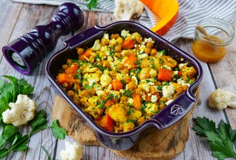 Gebratene Kichererbsen und Herbstgemüse mit Curry, Feta und Honig