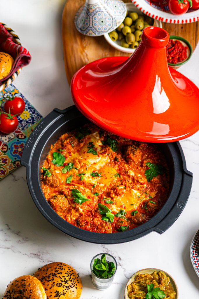 Marokkanische Kefta-Tagine mit Eiern