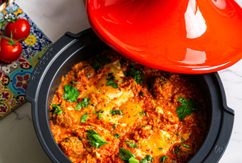 Marokkanische Kefta-Tagine mit Eiern