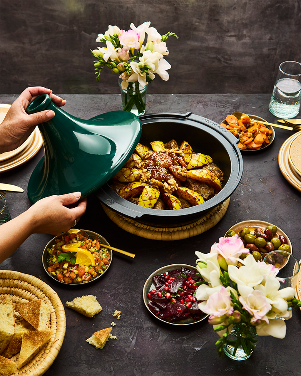 Lamm-Tagine-mit karamellisierten-Quitten_Halima_Pflisten_800x1000px - Peugeot Saveurs